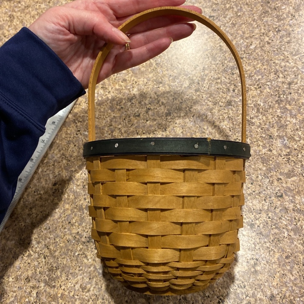 Longaberger Collectors Club Handmade Maple Basket 2004 Stationary Handle - Picture 6 of 17